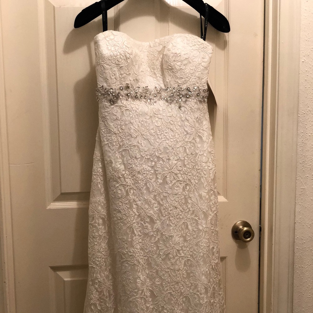 Diamond white lace wedding dress